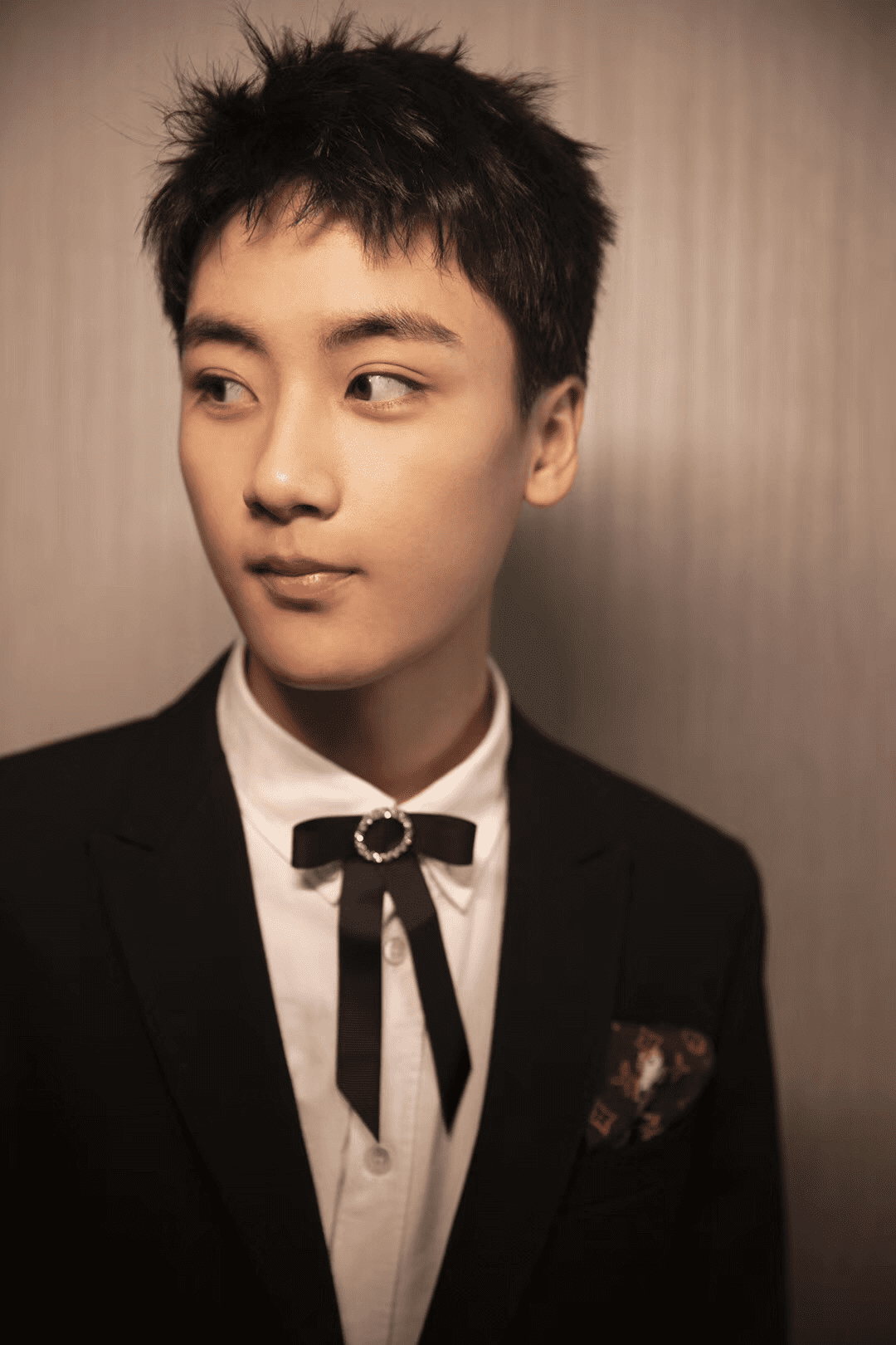 程荣获年度网络潜力演员奖 明眸皓齿朝气少年