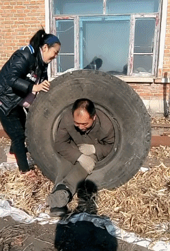 搞笑这游戏牛了在游戏里还能做这种事服