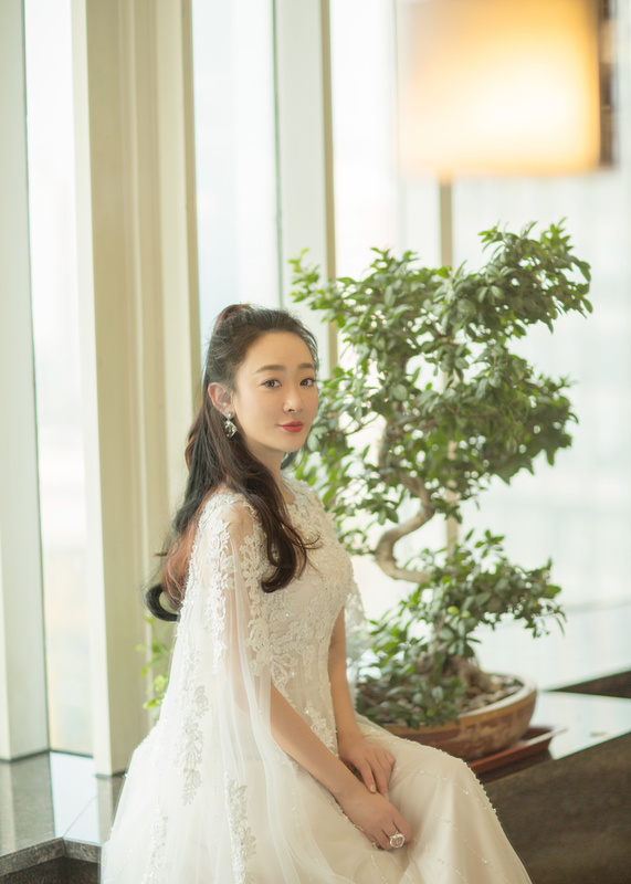 严艺丹出席国风极乐夜 淡雅古韵演绎经典