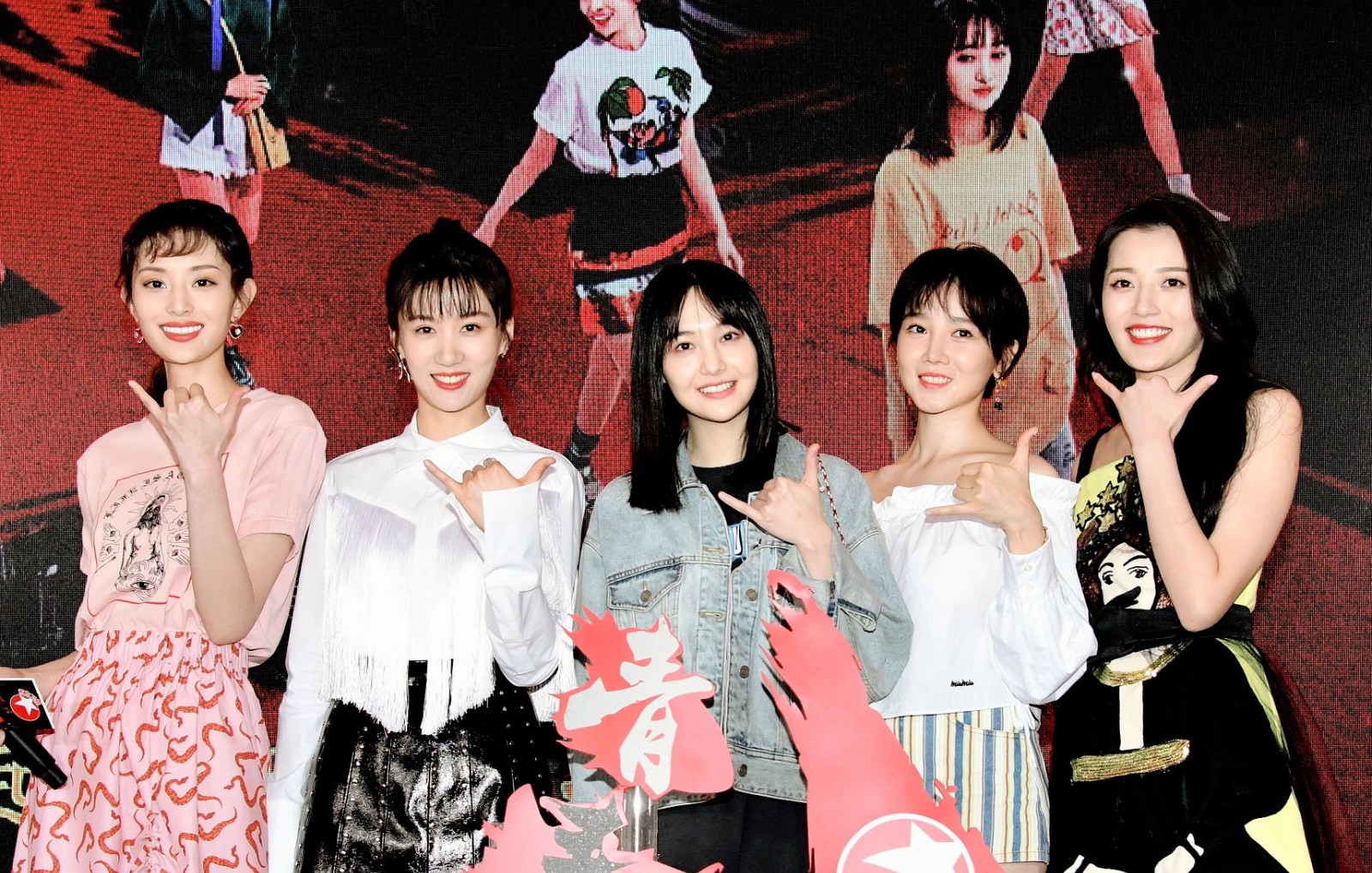 《青春斗》以五个性格,经历,职业完全不同的女性为代表进行刻画,从