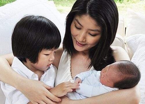 除了大S这8个女明星也流产过，狠心打胎的她63岁仍无儿无女