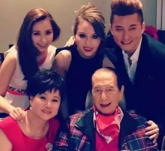 吴克群恋上许嵩MV女主角，如今吴克群的新闻不是整容就是绯闻？