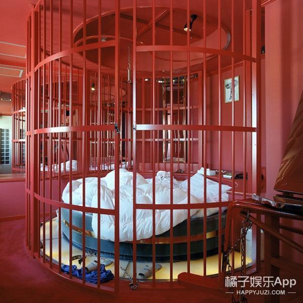 电车监狱只有日本人才想得出来的爱情旅馆