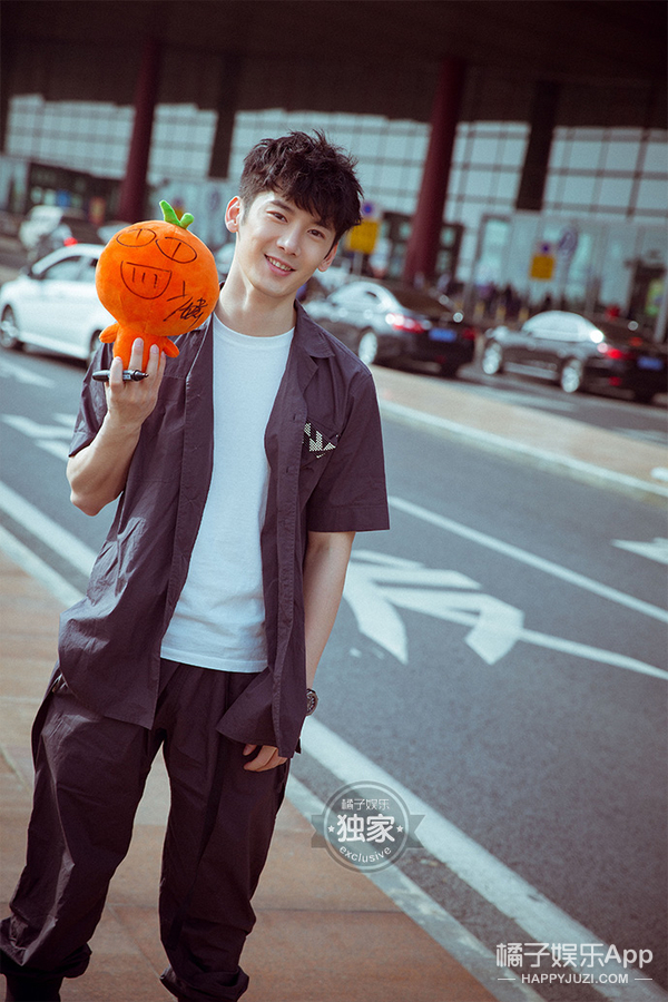 "玉师兄"刘芮麟的签名玩偶来啦!