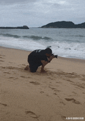 幽默GIF：我作证这绝对是门小了的原因 - 360娱乐，你开心就好