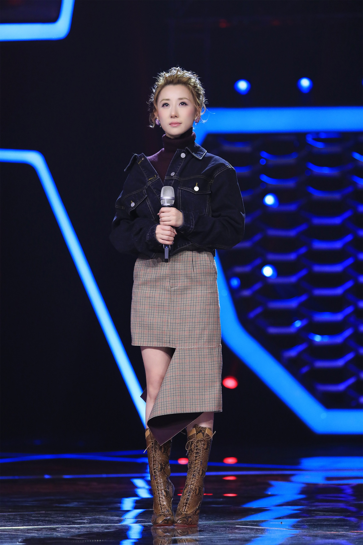 一枝花仙子是歌手泳儿揭面后谈及音乐道路泪盈于睫