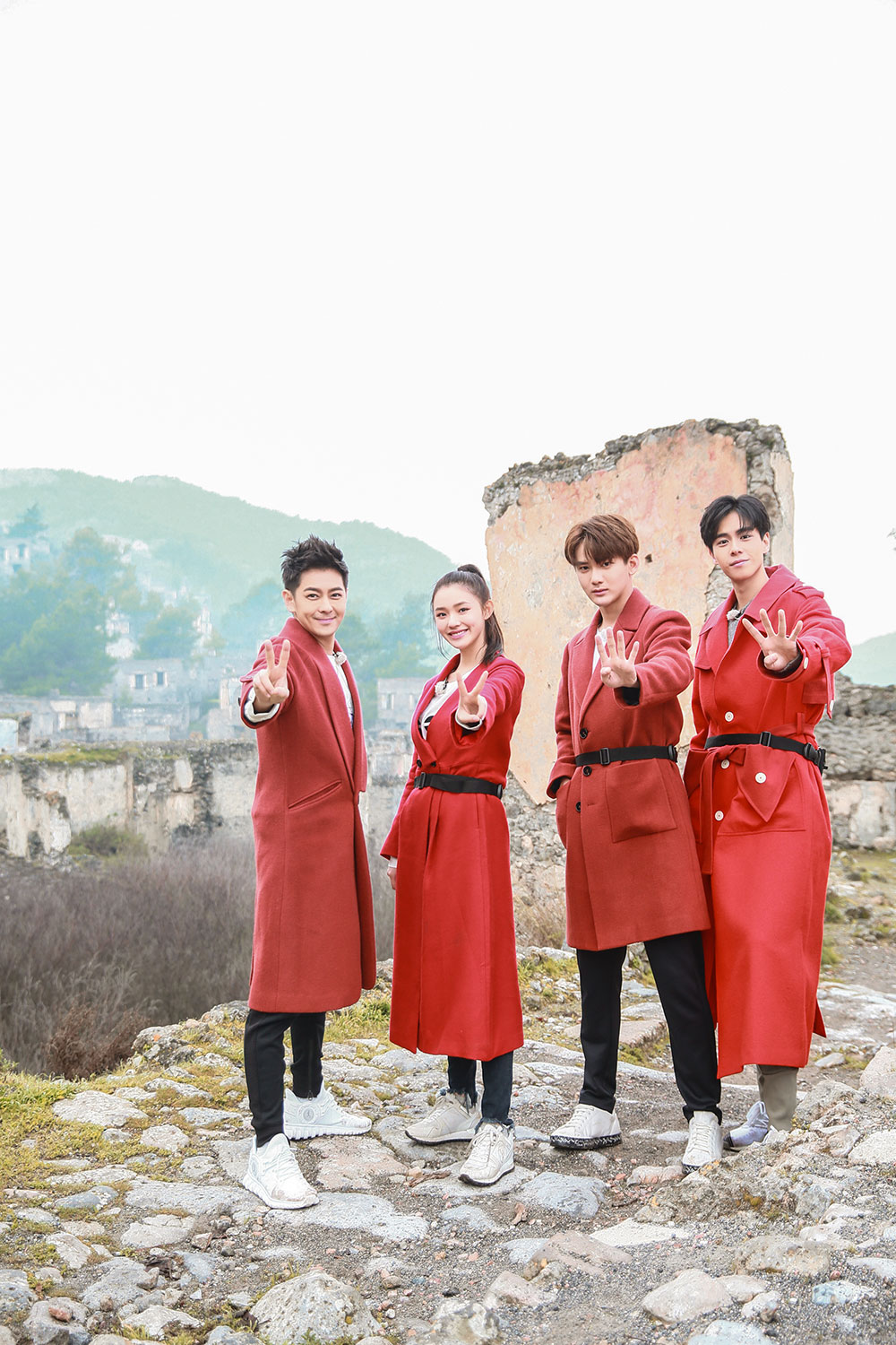 《二十四小时》第三季开播 熊梓淇胡一天"长腿兄弟"变身游戏天才