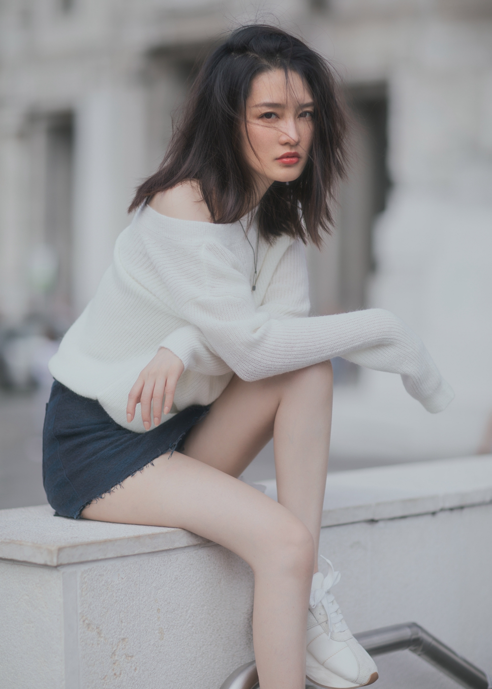 李沁最新街拍美图复古色调气质慵懒迷人