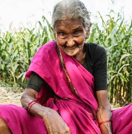 印度网红是什么样的看看这位106岁老奶奶是有什么绝招