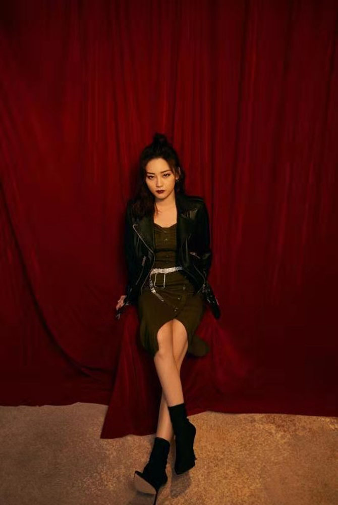 承袭《唐探2》,尚语贤饰演的kiko在《唐探3》之中继续以代码侦探的