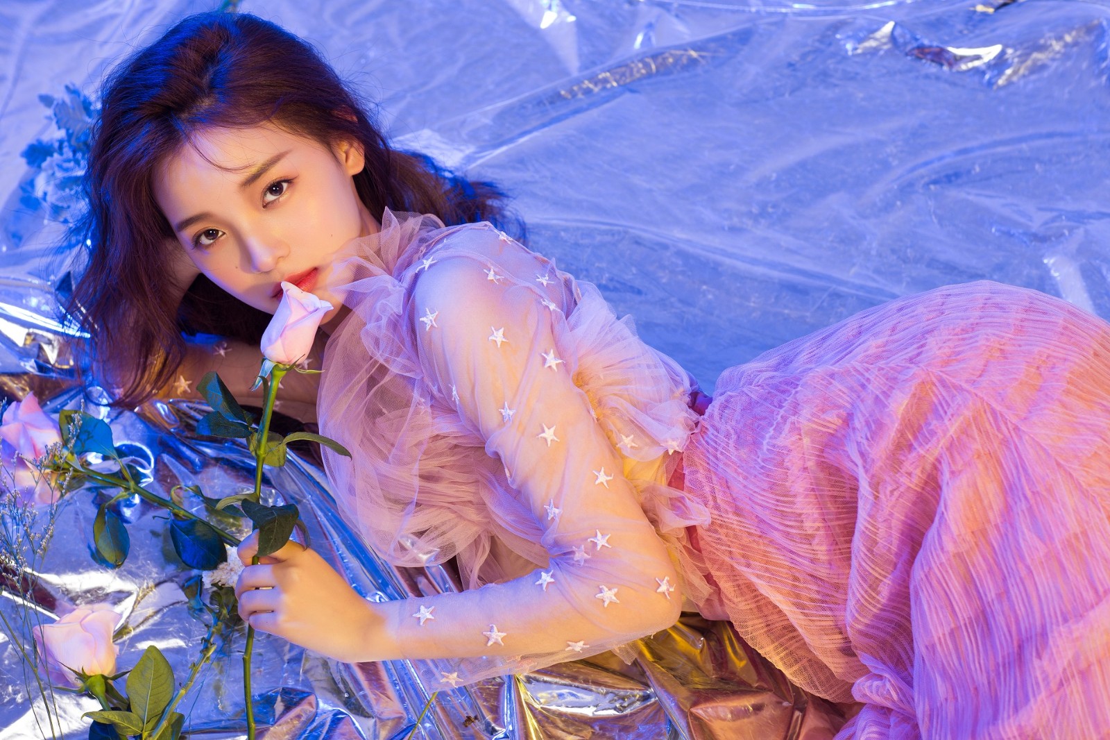 曾雪瑶花样写真浪漫唯美宛若梦幻女神人比花娇