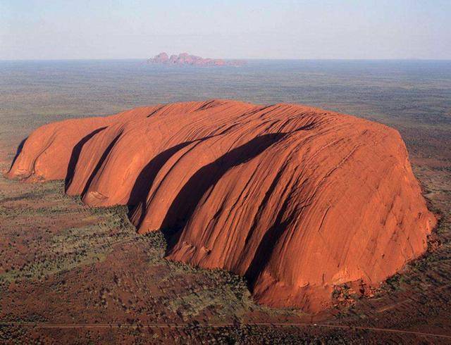 澳大利亚乌卢鲁国家公园有一块能报时的怪石艾尔斯巨石