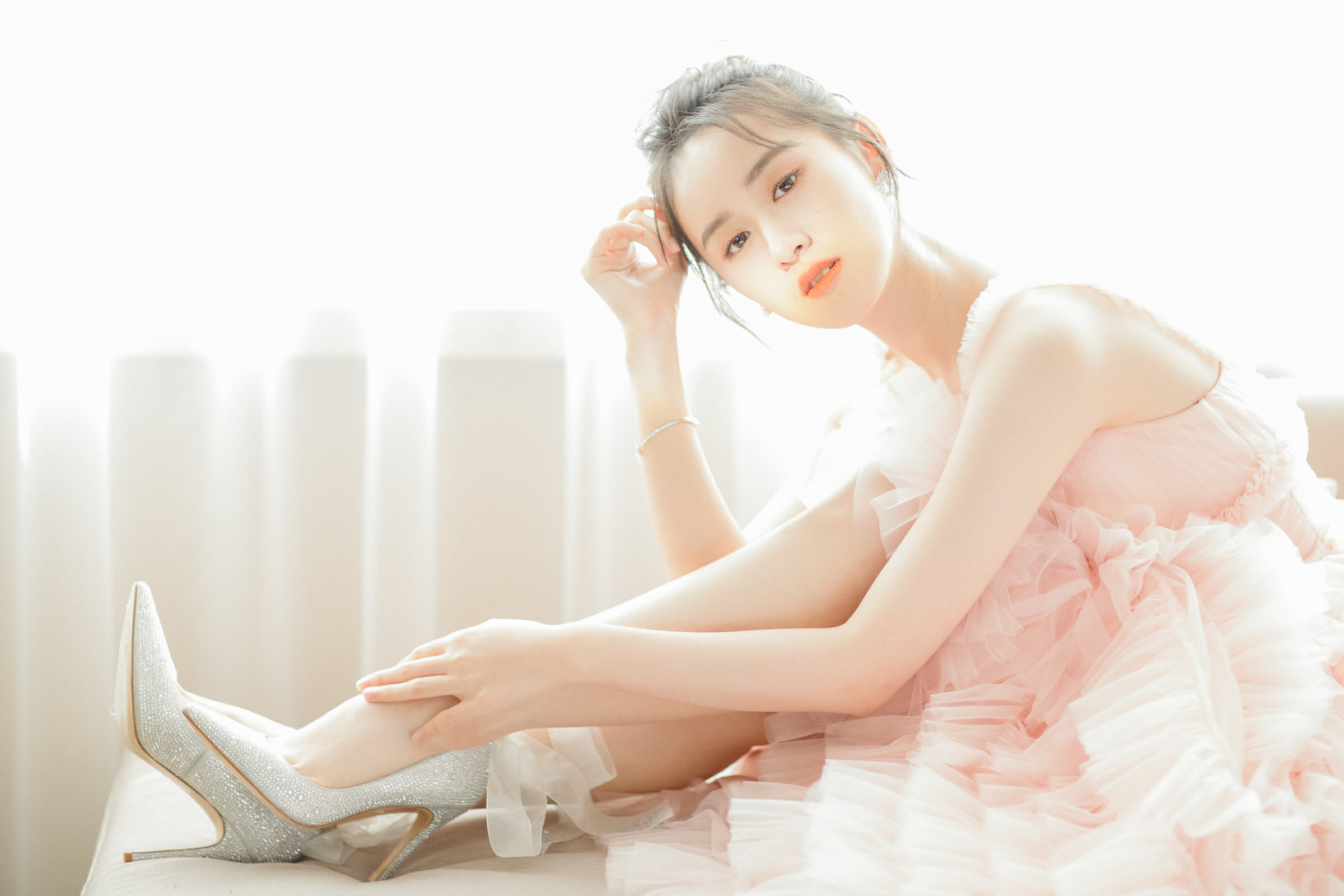 袁冰妍化身芭蕾天使自信优雅阐述百变风格