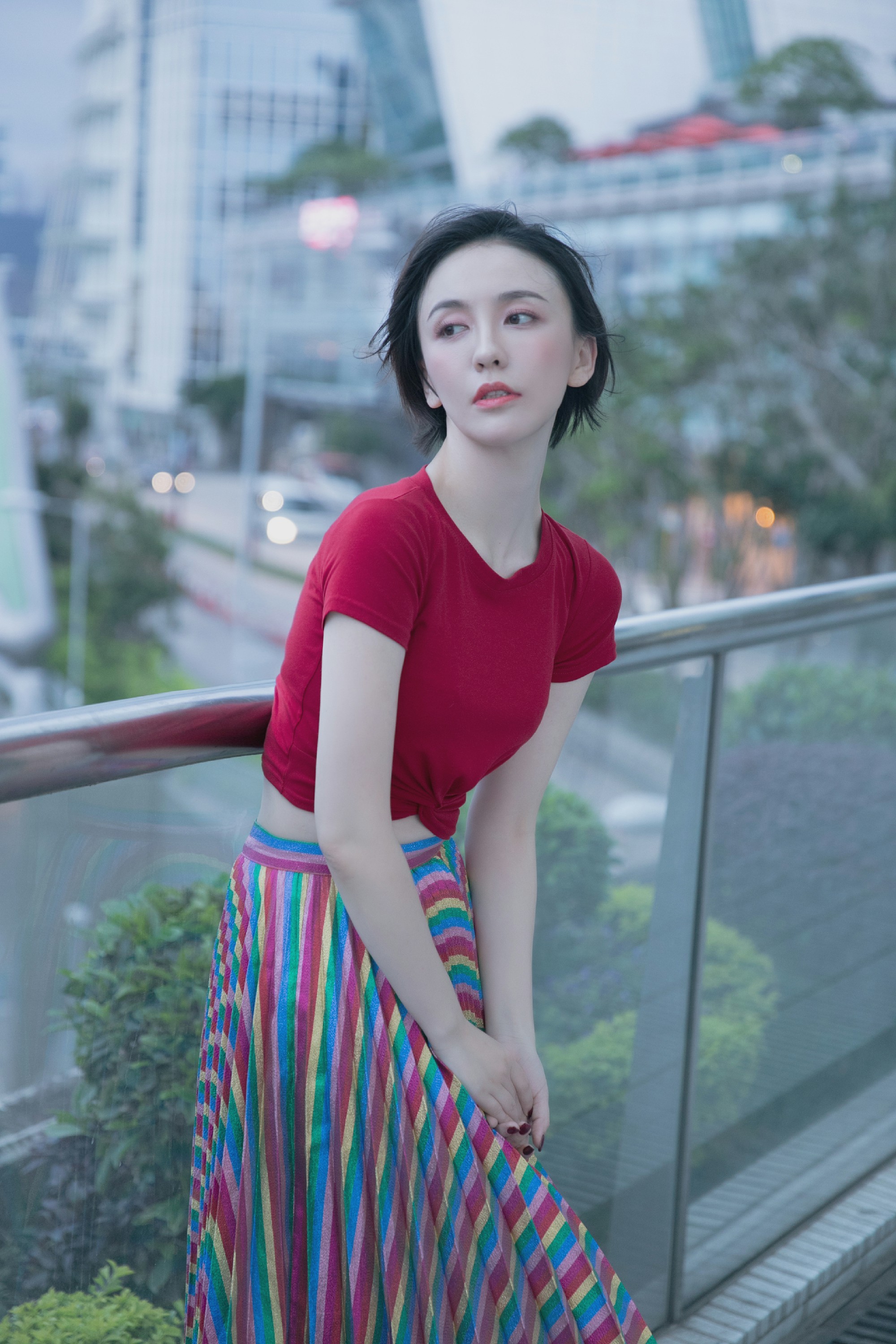 吕佳容港式街拍时尚大片国民闺蜜风情优雅