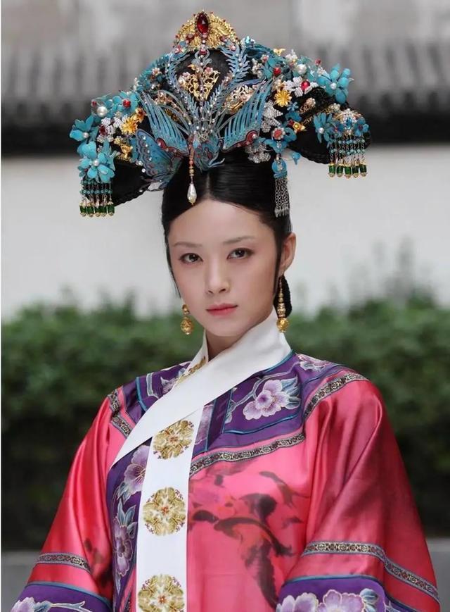 凭借官家宠爱坐到了贵妃的位置,甚至死后被封为温成皇后