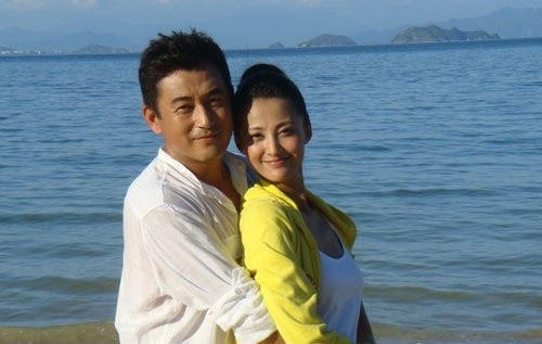 成名后抛妻弃子见一个爱一个儿子随他浪成性每天豪车美女进出夜店