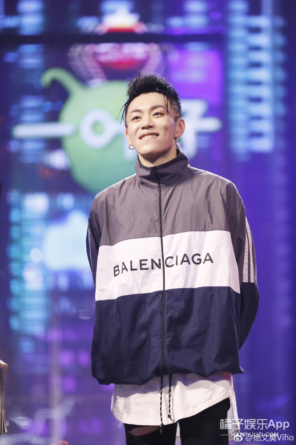 节目中既有实力又人气高的选手除了长得像李荣浩的王子奇↓韩宇在夺冠