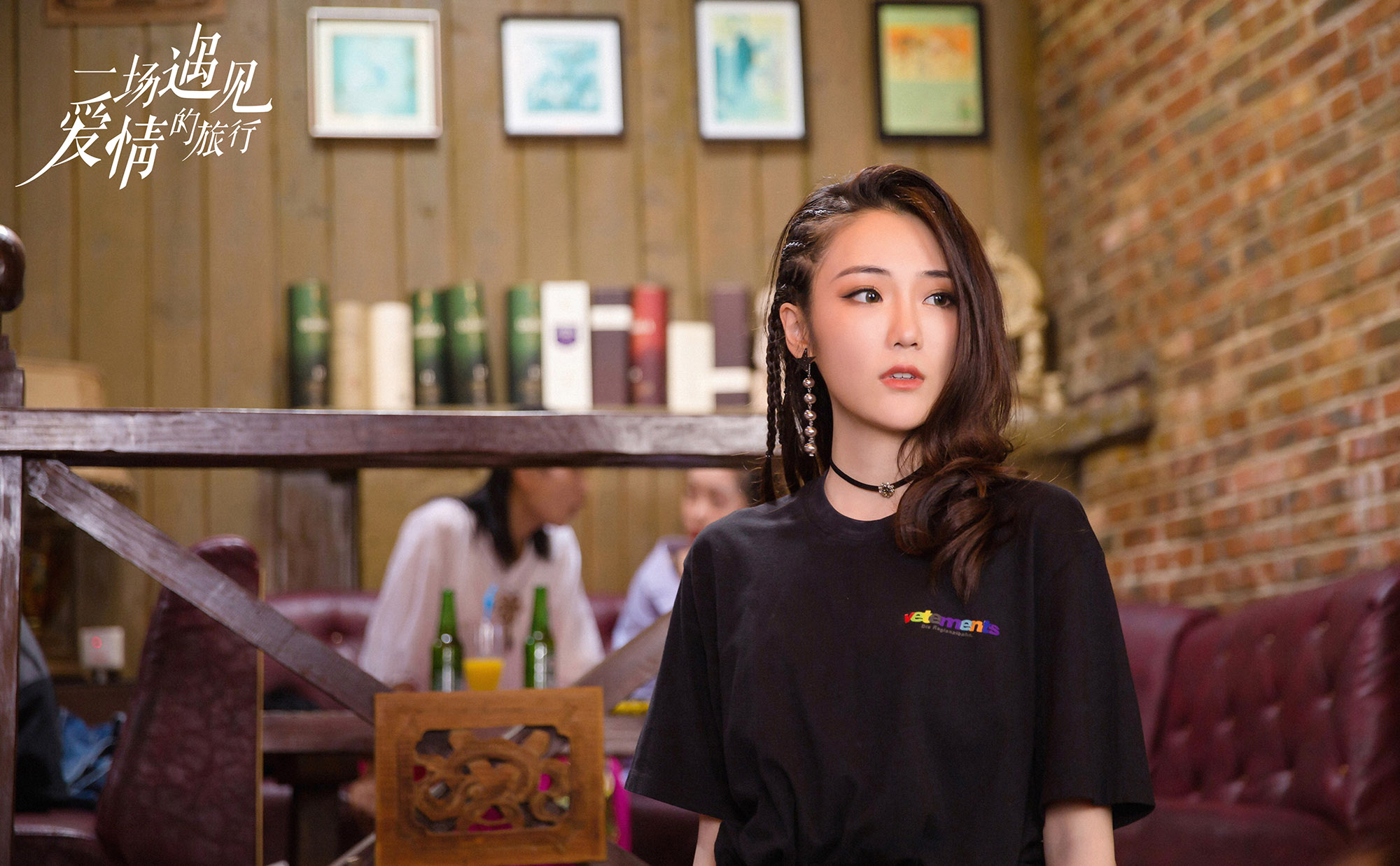 路见不平"硬核"出场在今晚的剧情中,蒂娜(张可盈饰)作为一个在国外