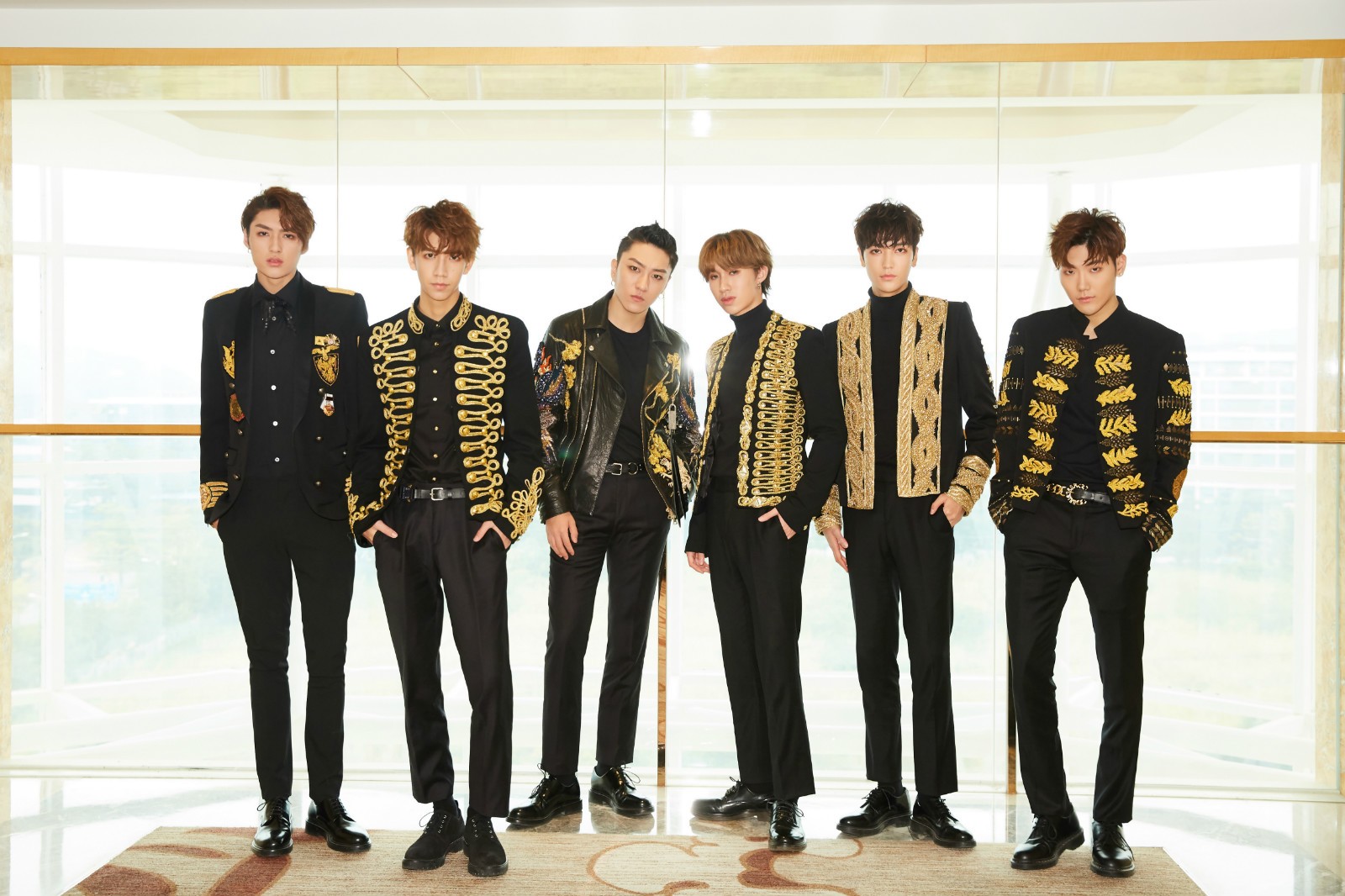 cto男团亮相跨年演唱会帅气造型实力舞台引尖叫