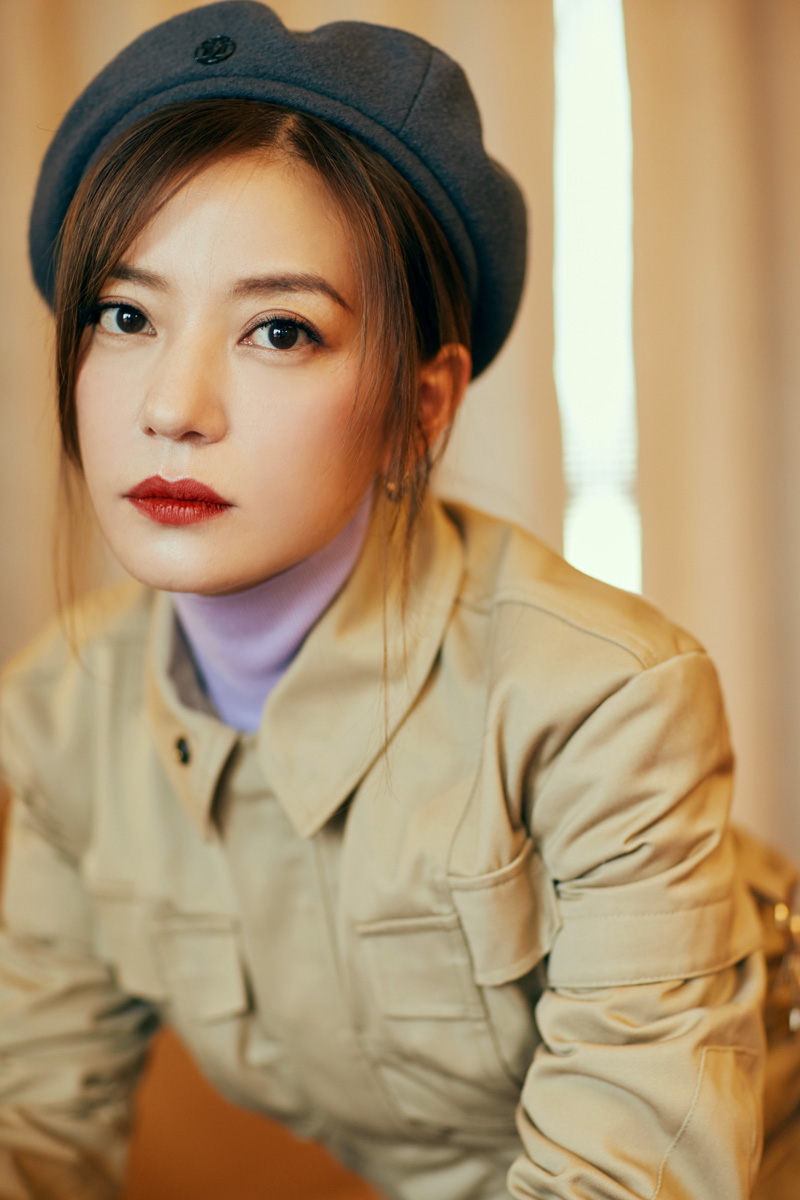 赵薇亮相voguefilm时装电影盛典 复古工装造型展时尚态度