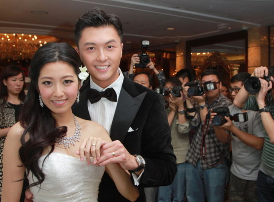 事业起飞,但婚姻却亮起红灯,有传王浩信与陈自瑶(yoyo)难敌七年之痒