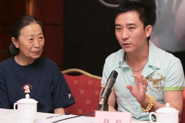 “丑娘”张少华患病在床，儿子不去陪护，母亲却仍操心儿子房贷！