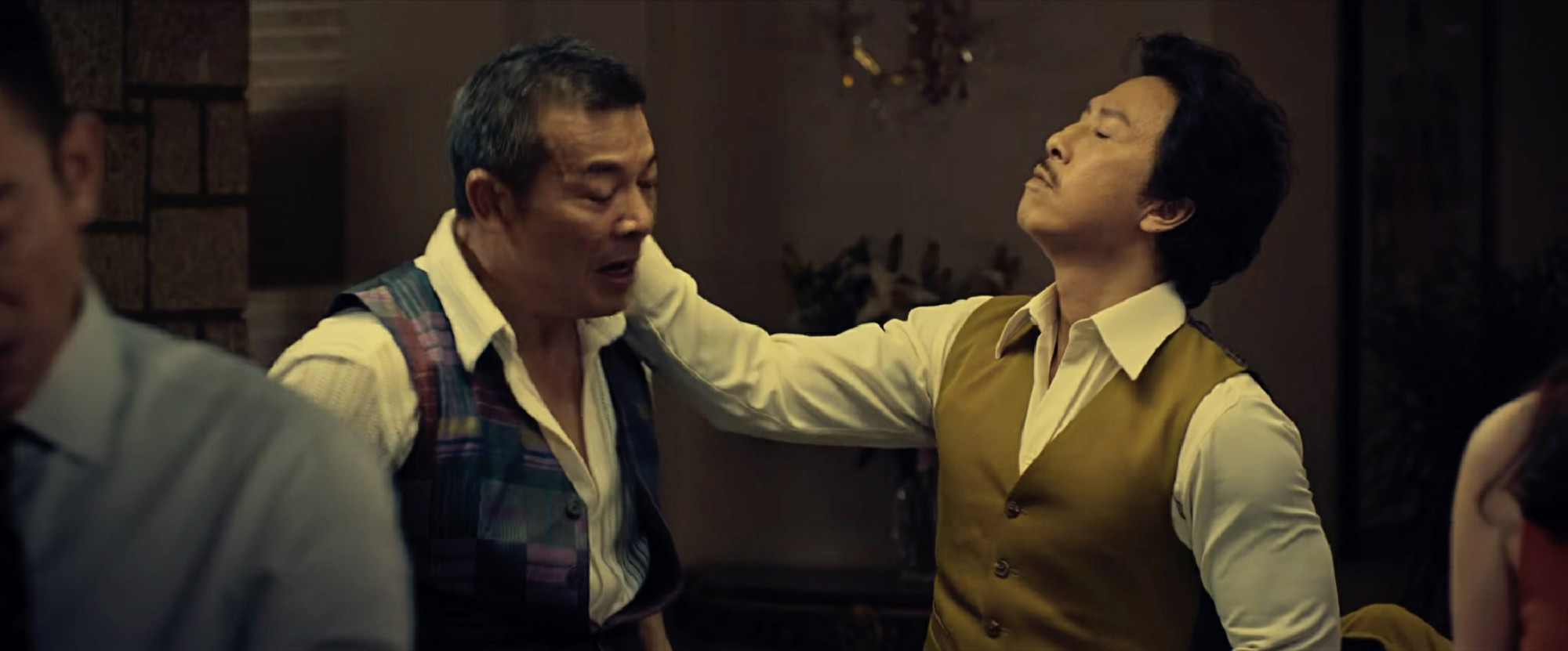 徐冬冬追龙大嫂女版跛豪再现割耳大戏