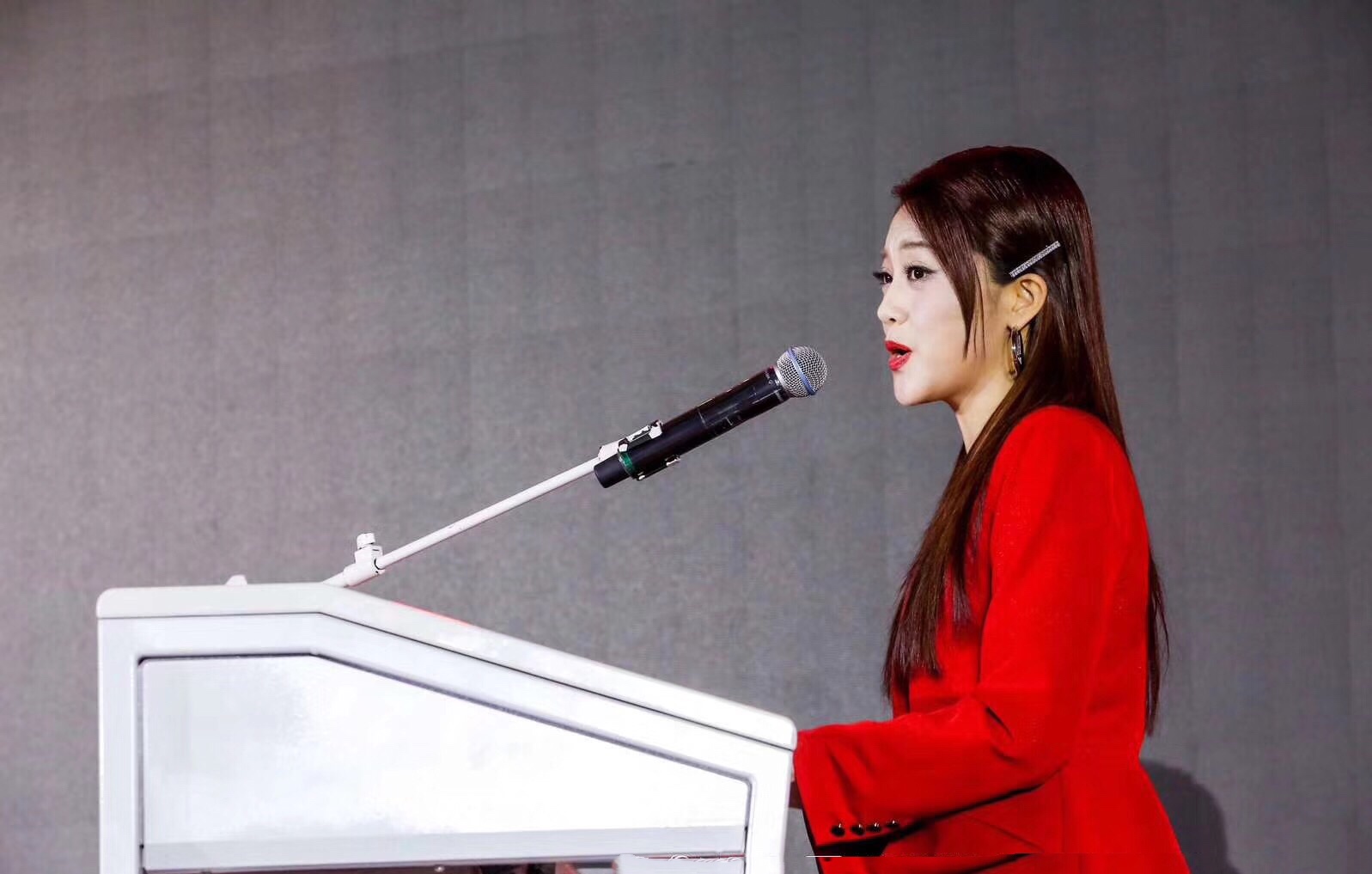 玖月奇迹出席公益盛典荣获音乐公益之星为公益发声