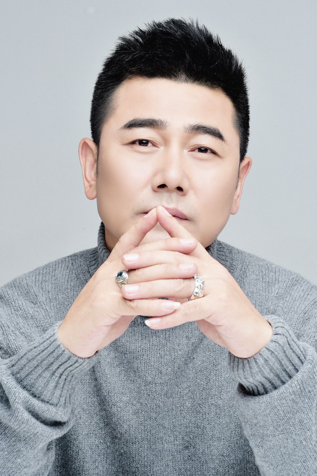 侯旭最新单曲珍惜眼前人首发磁性嗓音诠释美好当下