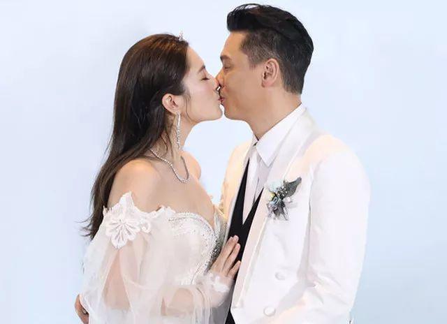 郭富城前绯闻女友苟芸慧大婚低胸婚纱太养眼网友吊打方媛了