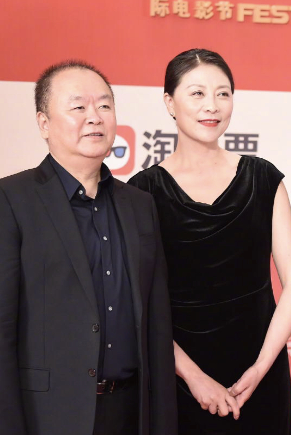 八子剧组亮相上海国际电影节岳红尽显优雅端庄