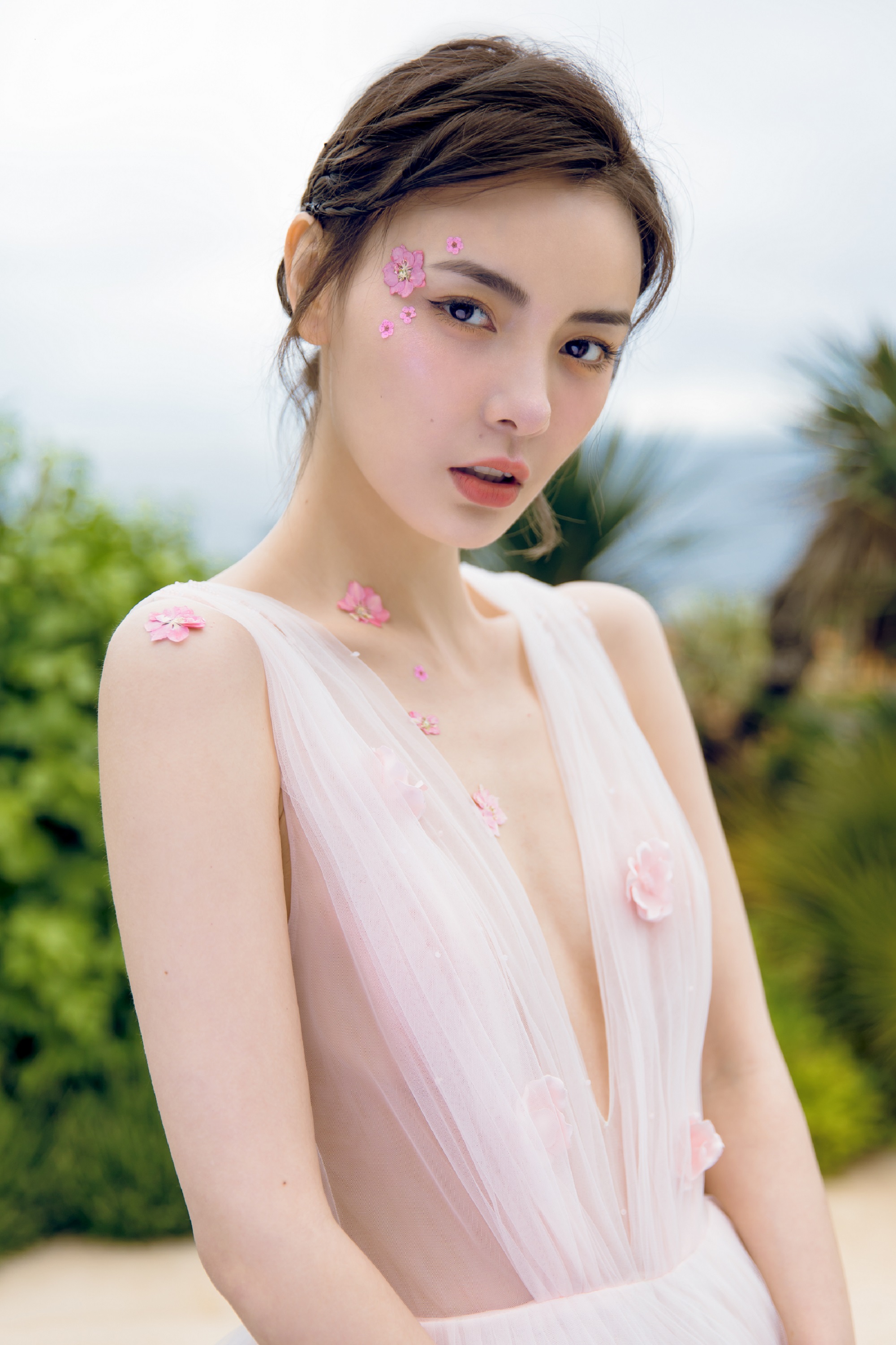 赵宇彤最新繁花写真 浪漫唯美宛若仙子