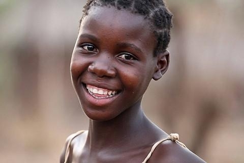 非洲尼格罗人,为年满18岁的女孩进行性教育启蒙.