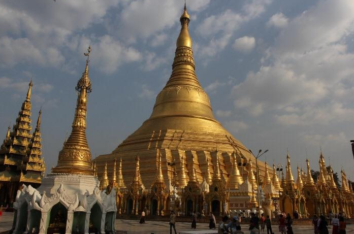 畅游缅甸感受小勐拉欧亚赌场热情推荐的户外旅游景点