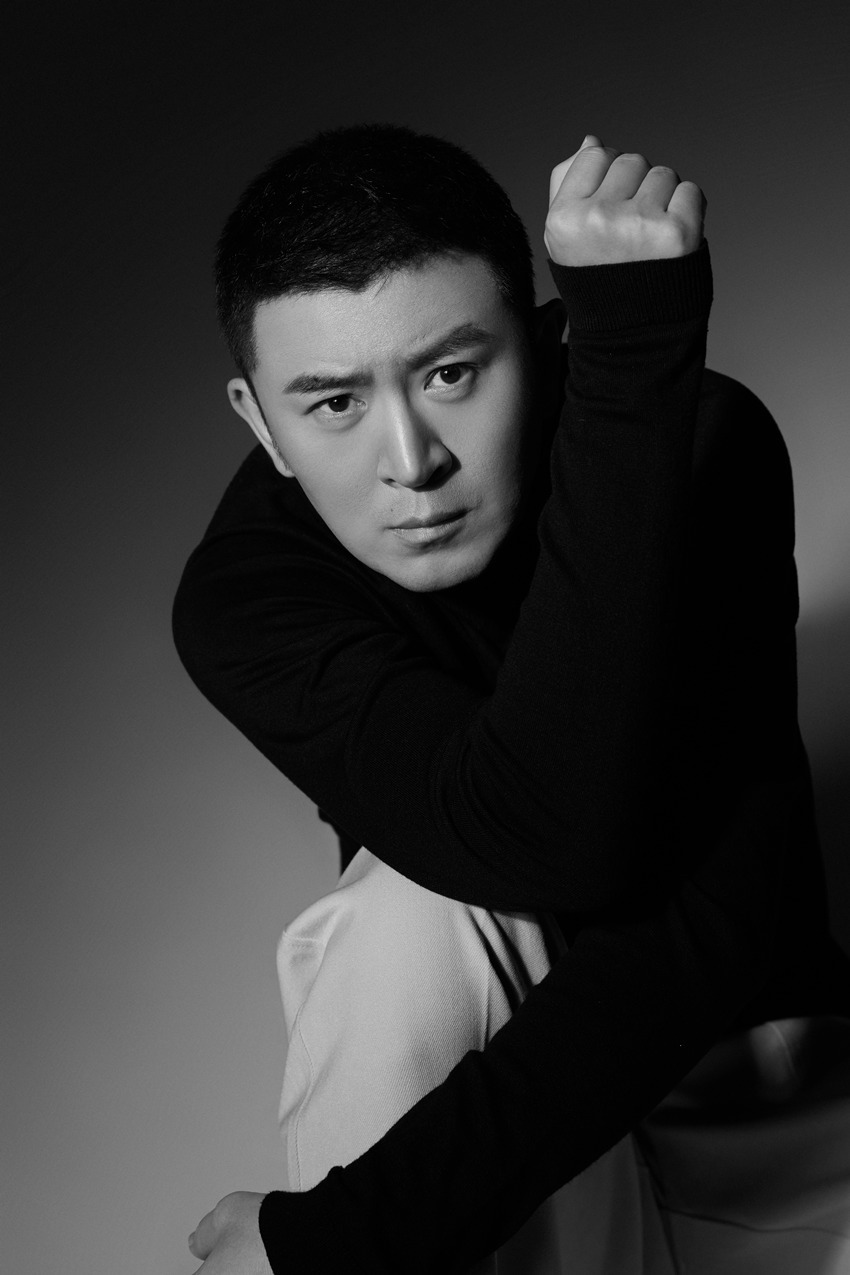 上阳赋太子郭家铭写真曝光极简黑白风别具质感