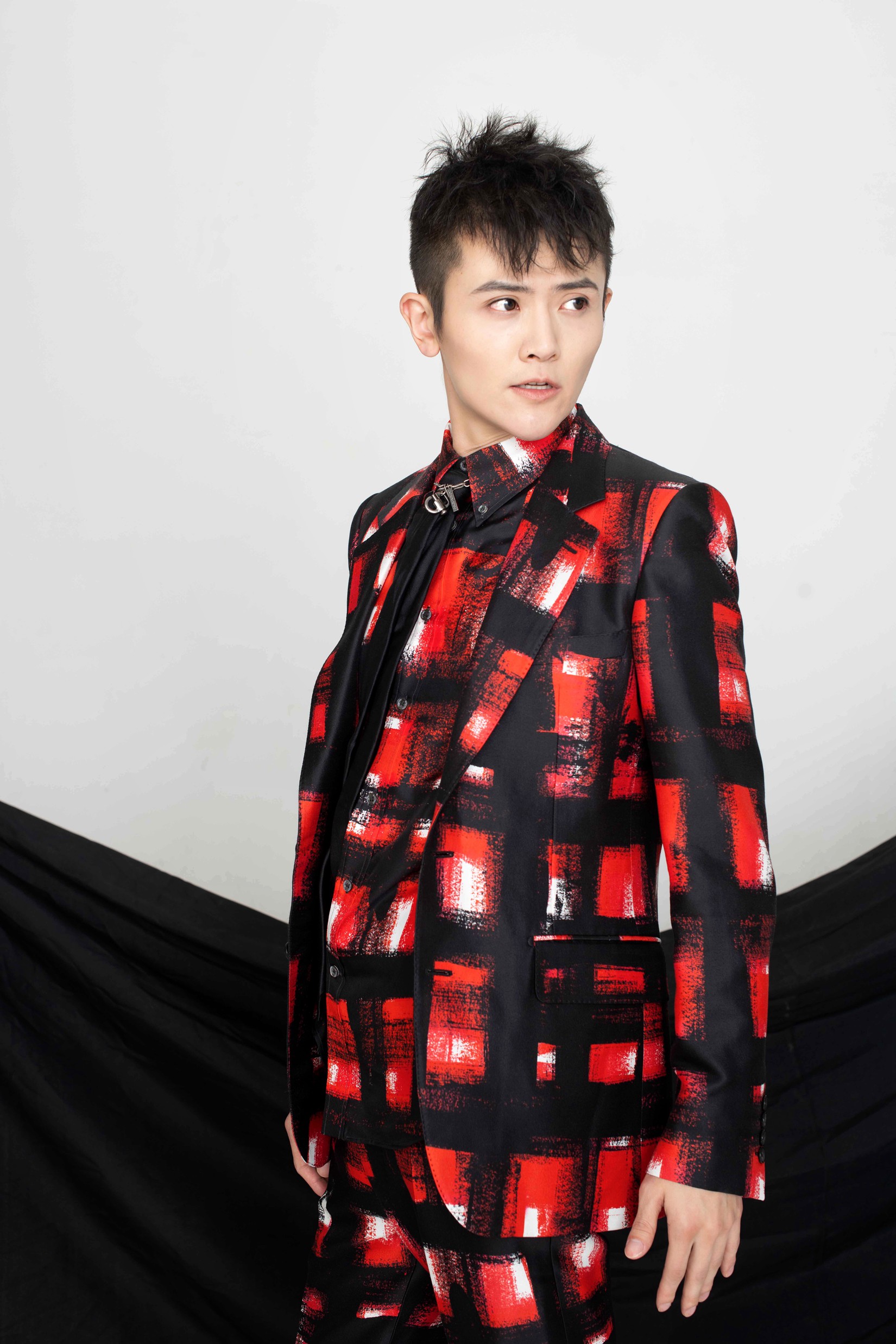刘端端展现绅士品格 熟男魅力十足 -- 眼界,放眼世界