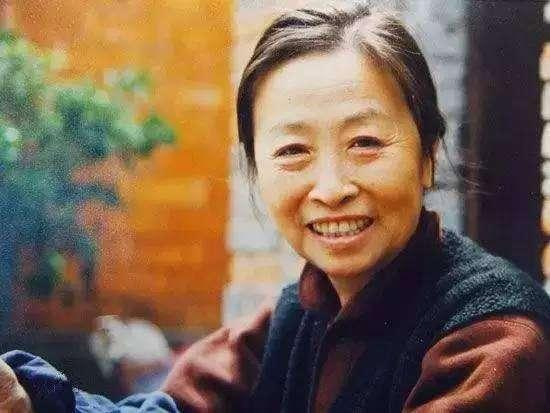 “丑娘”张少华患病在床，儿子不去陪护，母亲却仍操心儿子房贷！