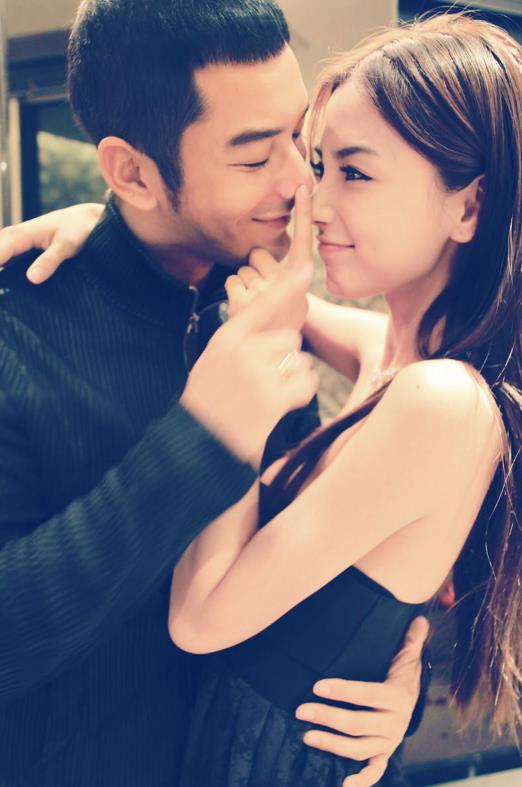 举手投足间皆是风情angelababy一袭长裙又仙又美