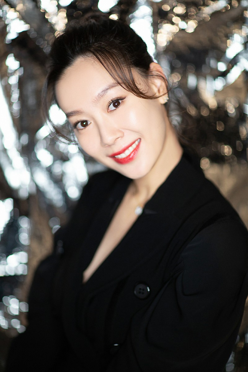 张雅蓓出席那座城这家人发布会现场剧透姐弟恋引好奇