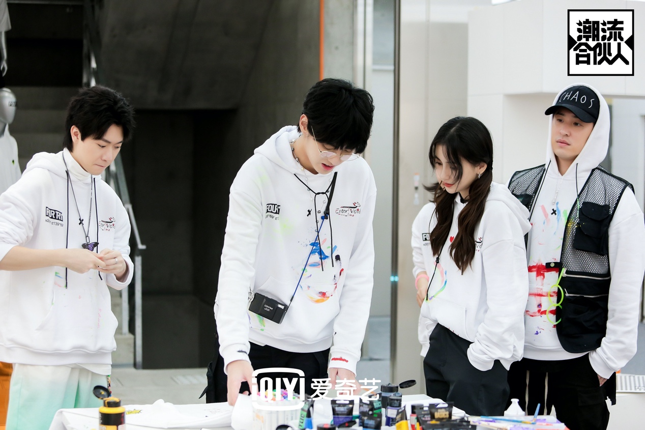 潮流合伙人破晓限定火热发售顾客排百米长龙挤爆东京街头