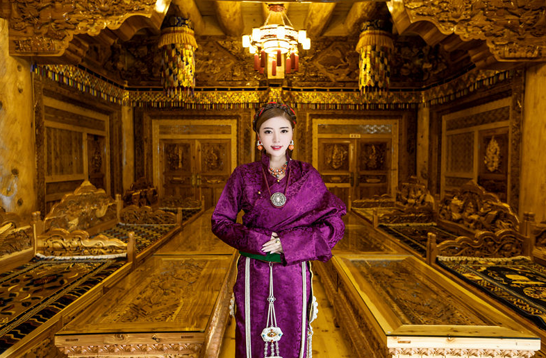 阿兰藏装美图曝光尽显异域风情