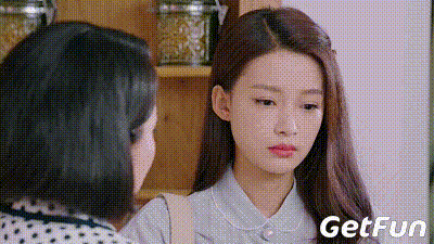 现在正火的《因为遇见你》也是让孙怡又名声大噪了,之后还有与钟汉良